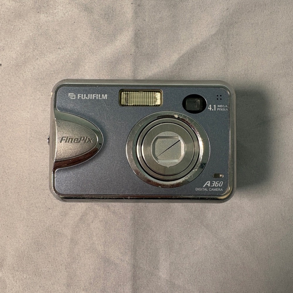 Fujifilm FinePix A360 Digital Camera 4.1MP Silver Blue Point and Shoot Untested